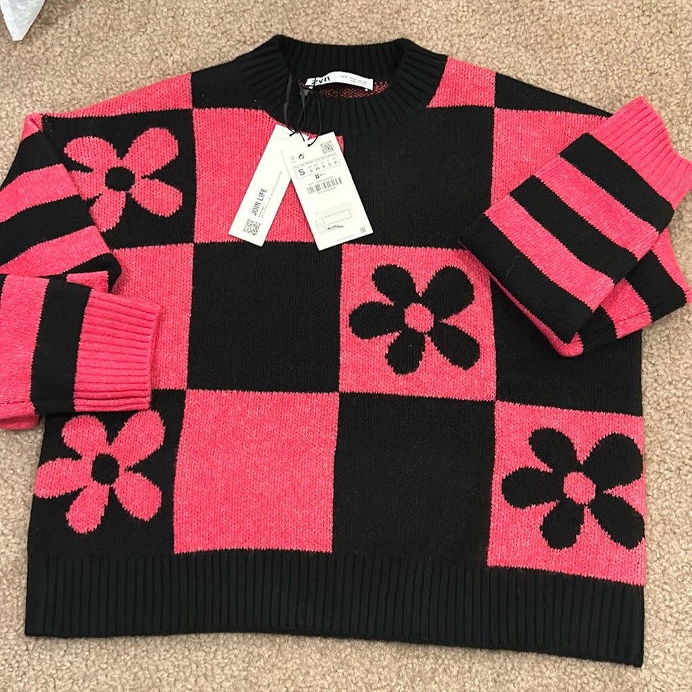 NWT ZARA Pink and Black Floral Ribbed Sweater Size Small
